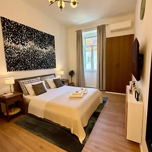 Riva Waterfront Apartman